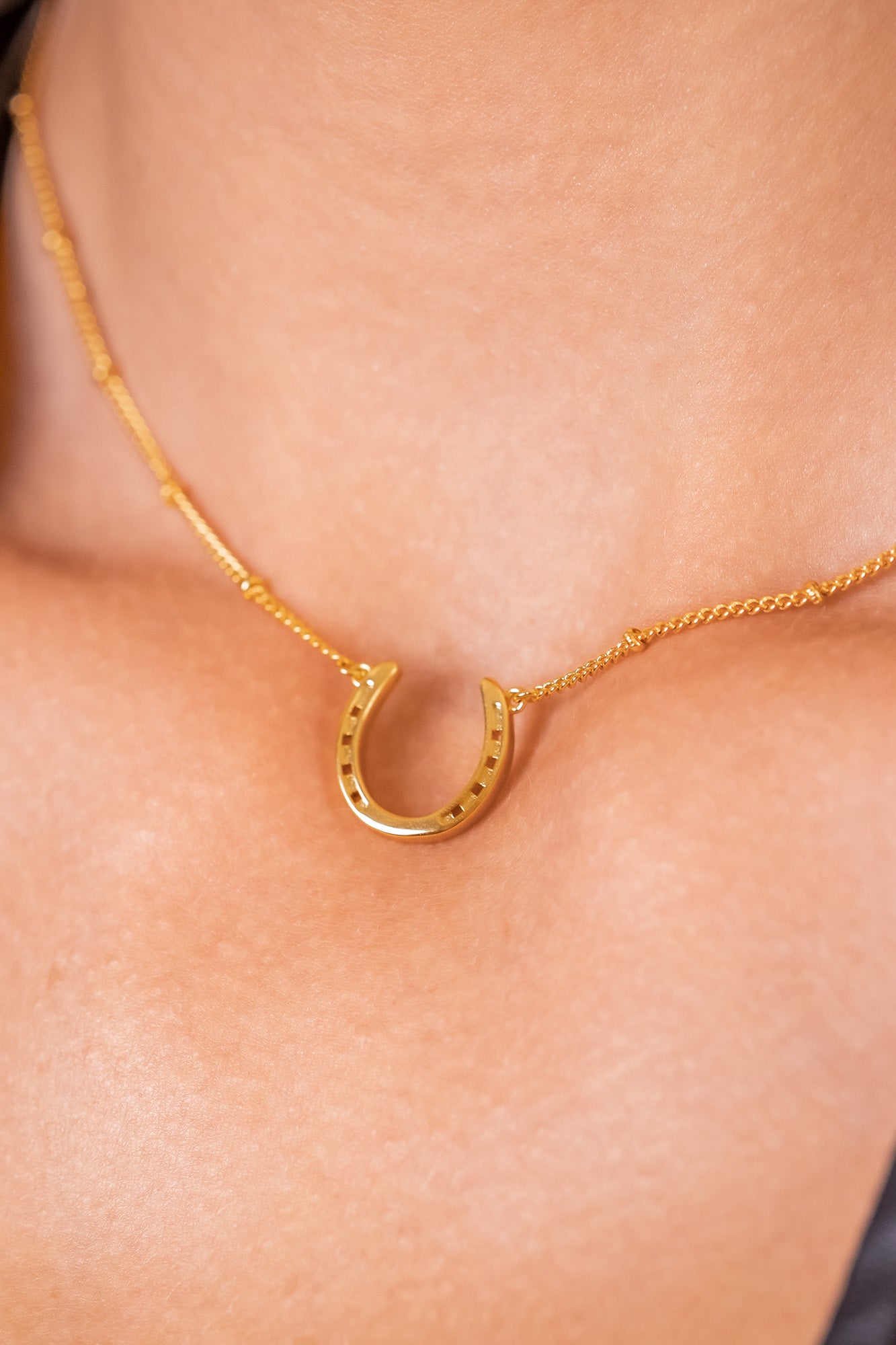 GOLD HORSE SHOE BOOBLE NECKLACE