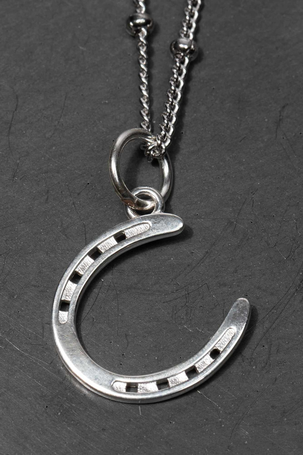 SILVER HORSE SHOE PENDANT NECKLACE