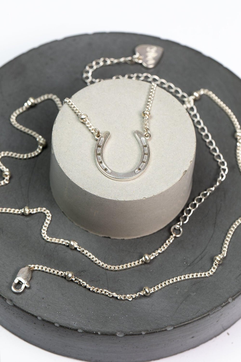 SILVER HORSE SHOE BOBBLE NECKLACE